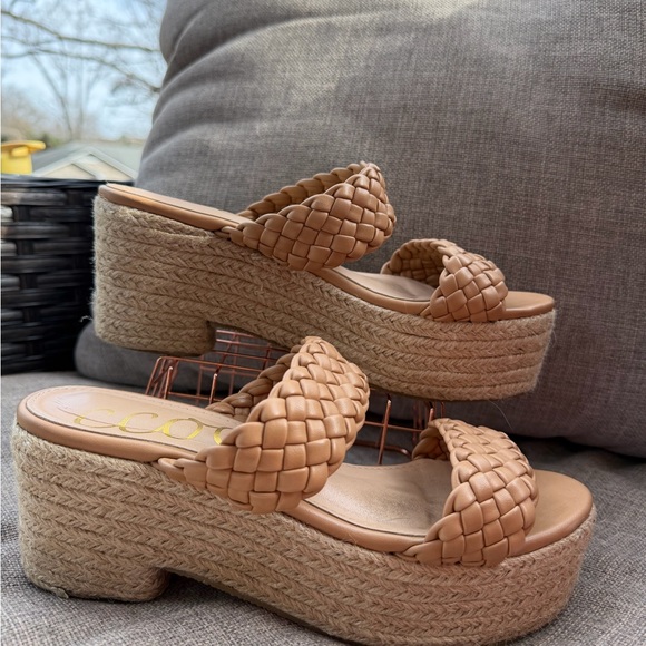 Shoes - Espadrilles Women's Tan Woven Platform Sandals Size 9